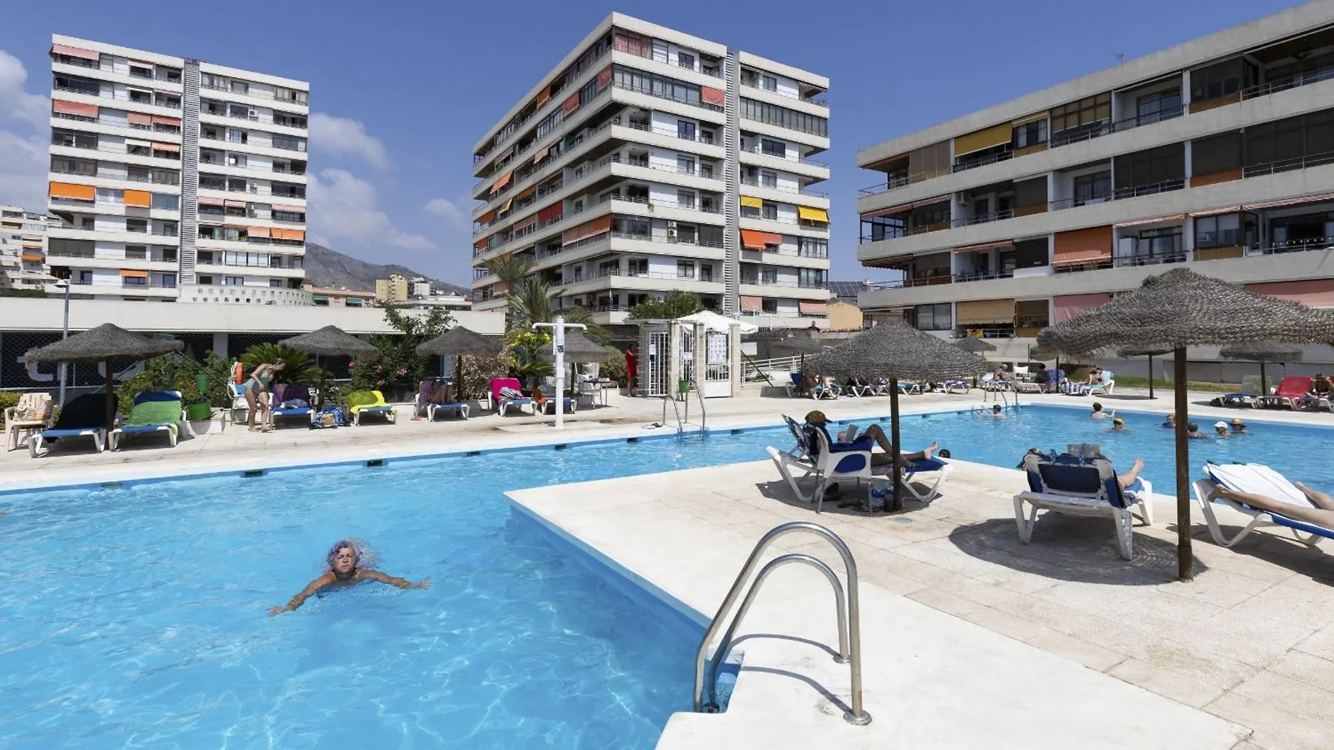 Prime Location 2-Bedroom Apartment With Seaviews In Torremolinos